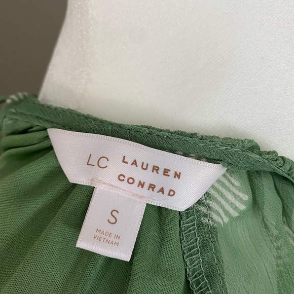 Flowy Blouse - Picture 3 of 4